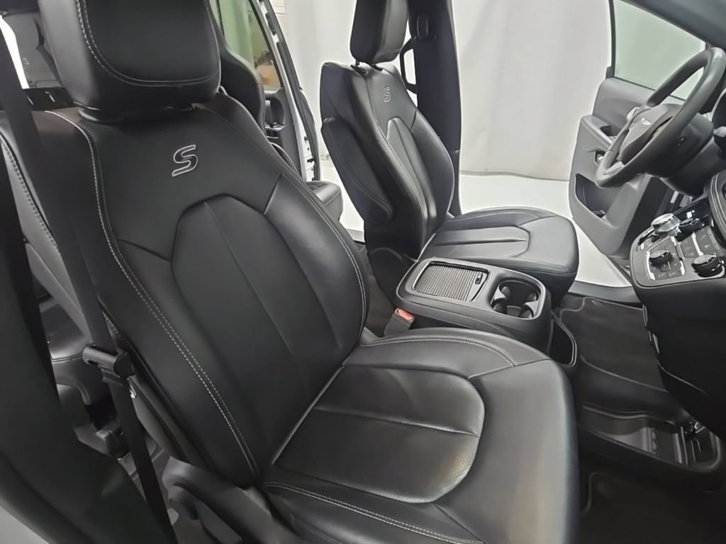 Used 2024 Chrysler Pacifica Limited FWD image 27