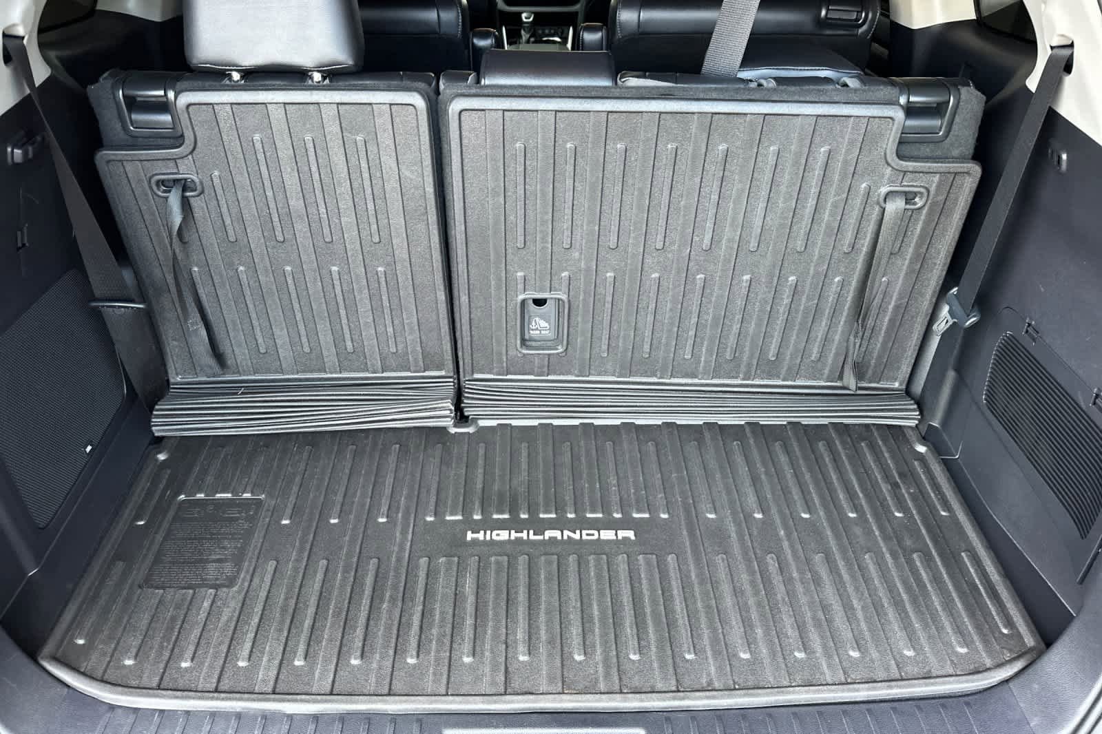 Used 2021 Toyota Highlander Limited image 16