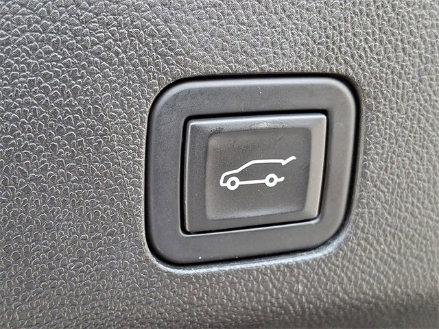 Used 2023 GMC Yukon XL Denali image 27