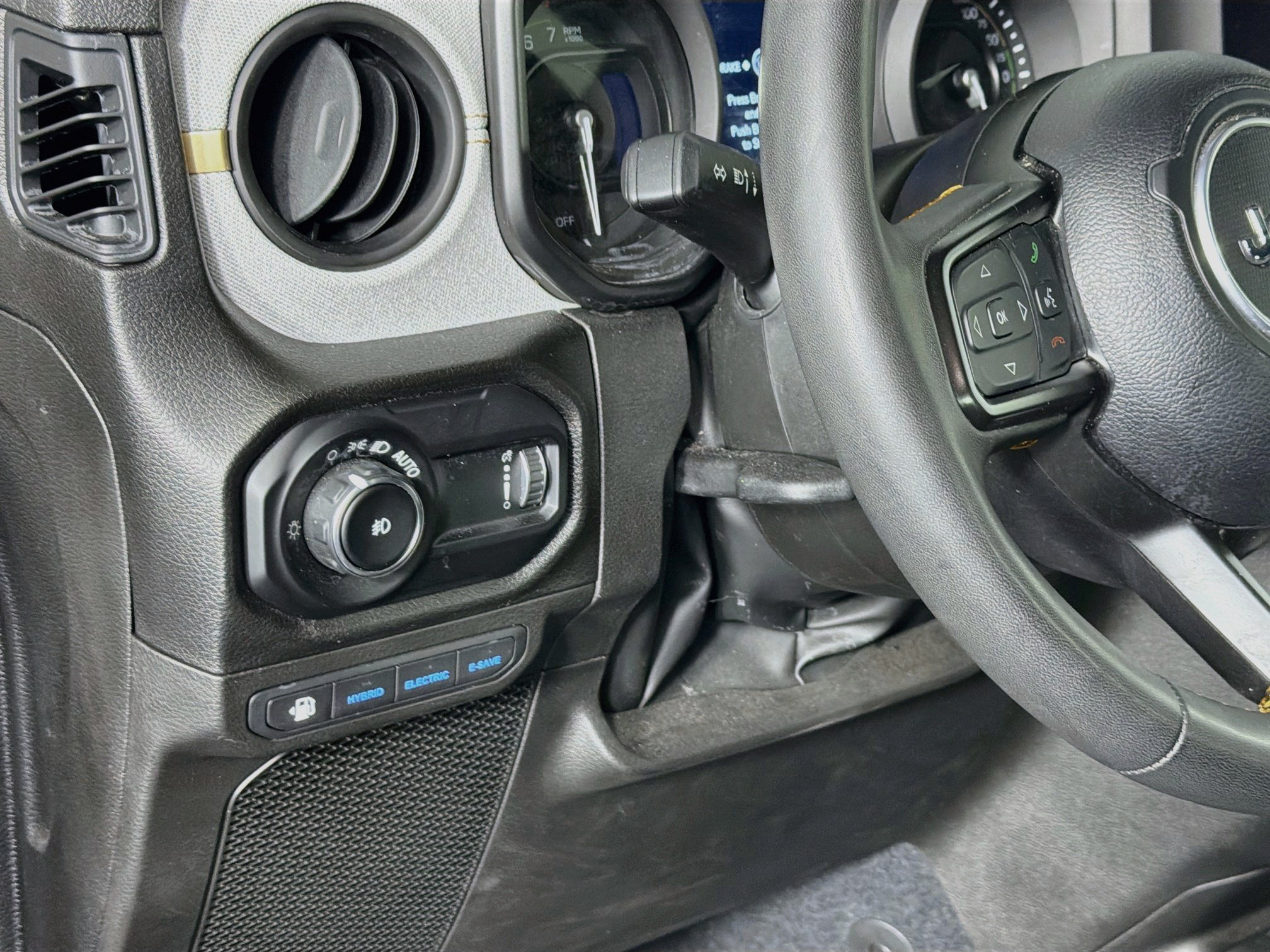 Used 2024 Jeep Wrangler Unlimited AWD/4WD image 16