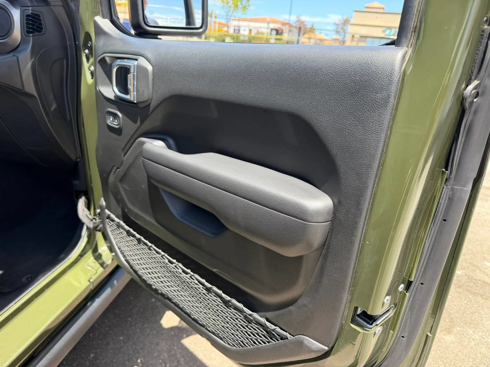Used 2023 Jeep Wrangler Unlimited w/ Sun & Screen Package AWD/4WD image 27