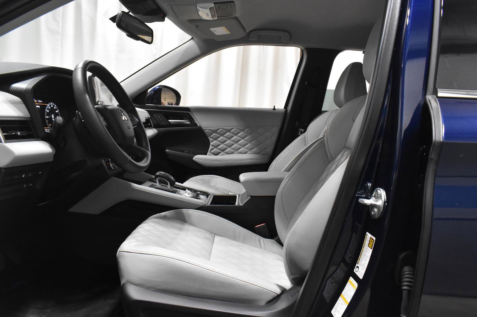 Used 2023 Mitsubishi Outlander SEL image 4