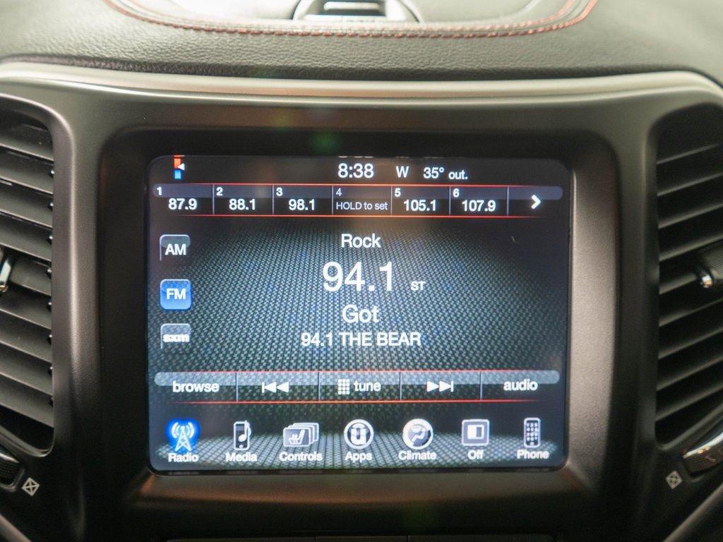 Used 2018 Jeep Cherokee Trailhawk w/ Cold Weather Group image 18