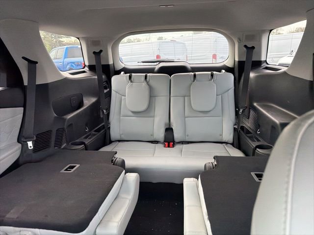 Used 2025 Ford Explorer Platinum w/ Ultimate Package image 9