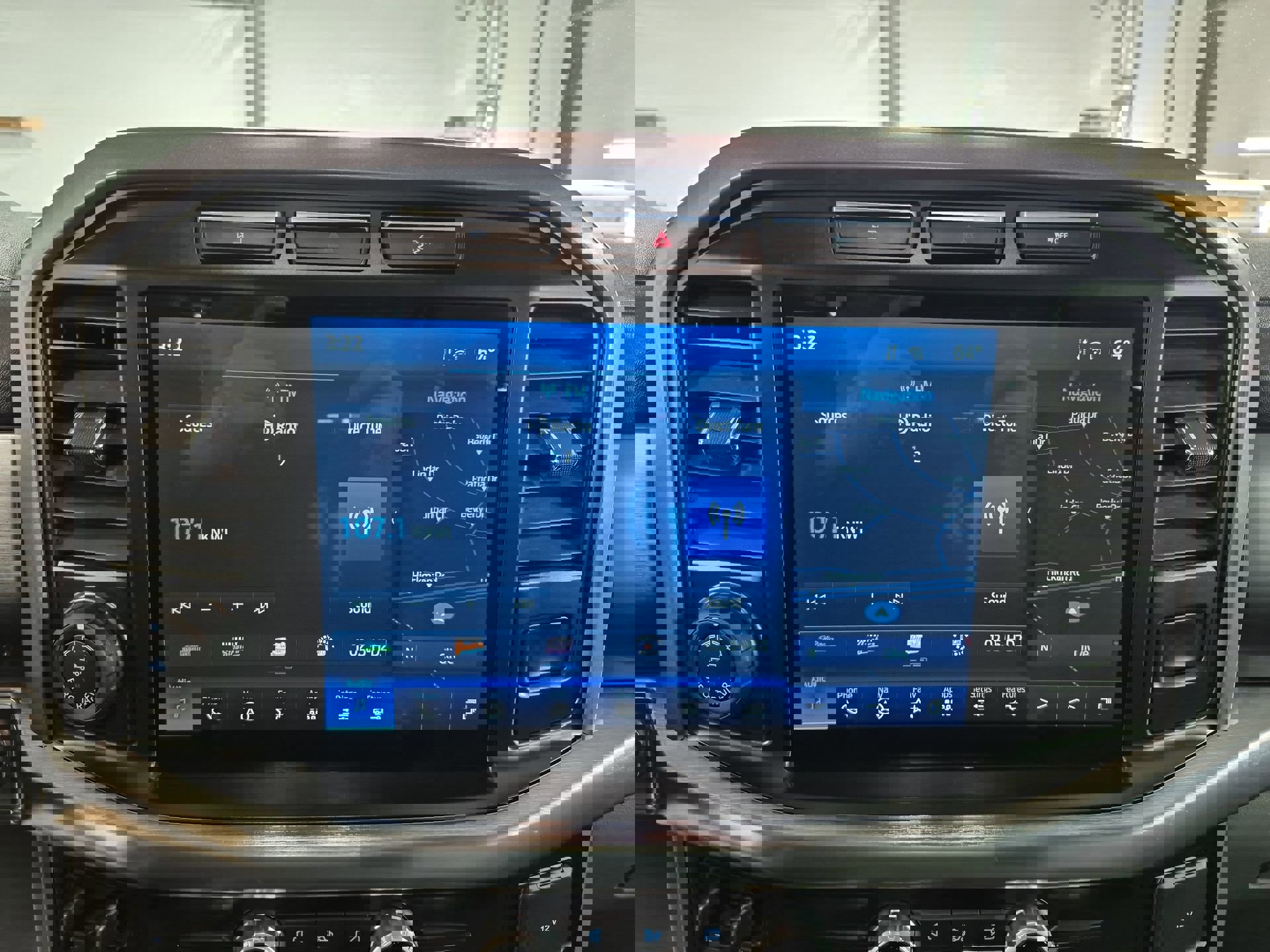 Used 2023 Ford F150 Lariat w/ Max Trailer Tow Package image 15