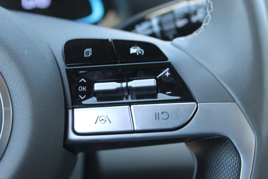 Used 2025 Hyundai Elantra Sport FWD image 26