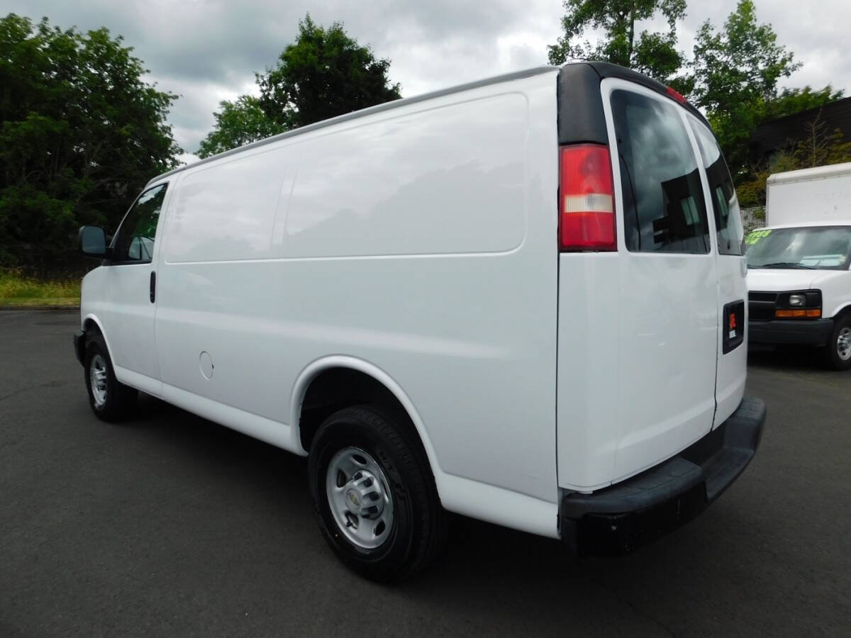 Used 2005 Chevrolet Express 3500 RWD image 3