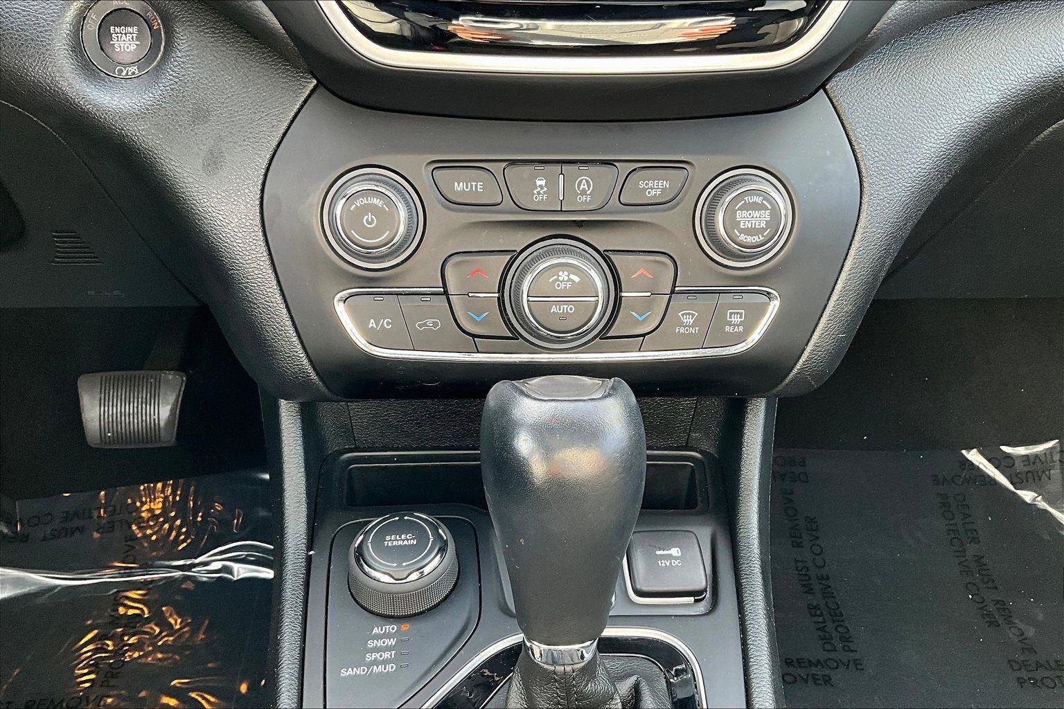 Used 2022 Jeep Cherokee Limited image 13