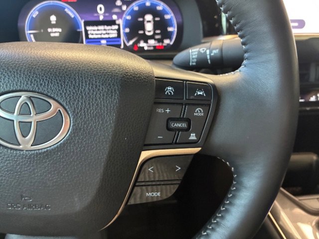 Used 2025 Toyota Crown XLE image 17