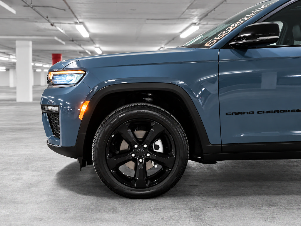 Used 2026 Jeep Grand Cherokee Limited w/ Limited Altitude Package AWD/4WD image 14