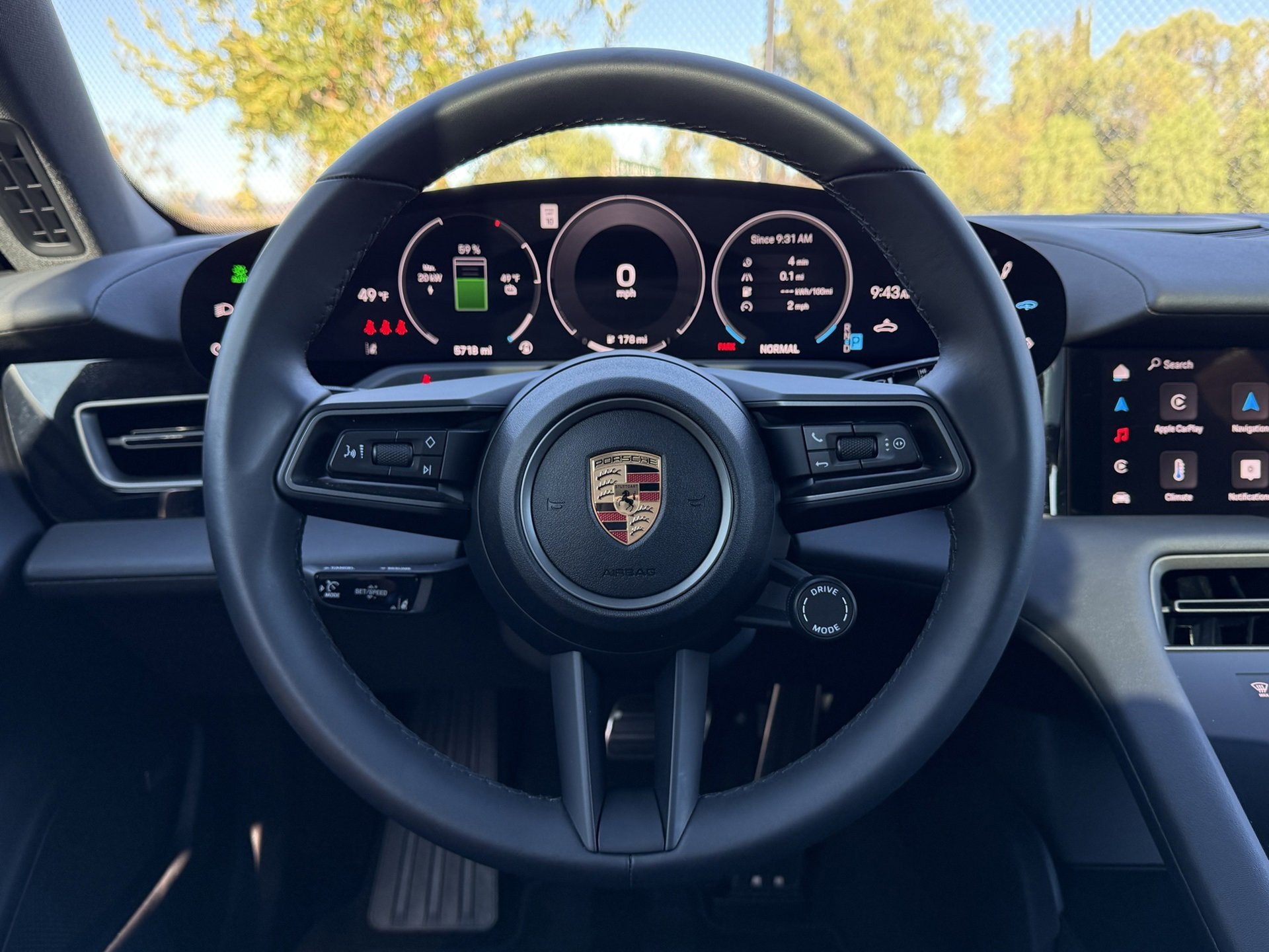 Used 2025 Porsche Taycan image 15