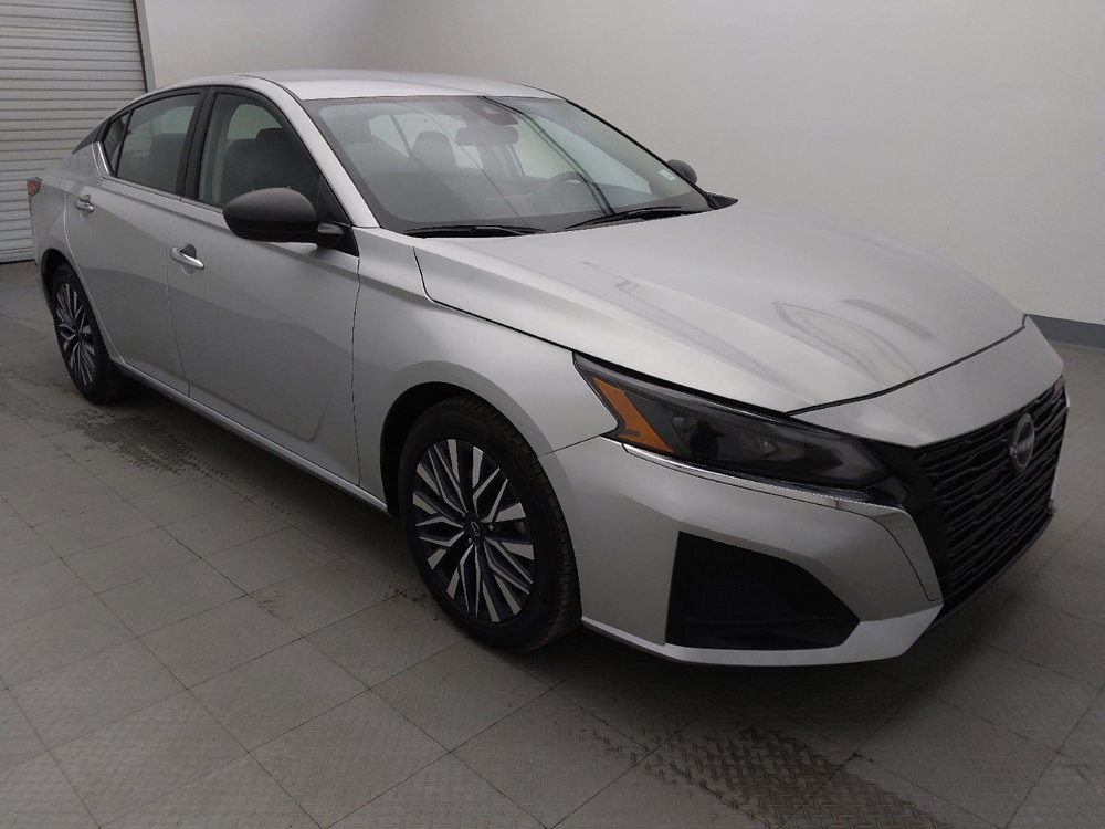 Used 2024 Nissan Altima 2.5 SV image 13