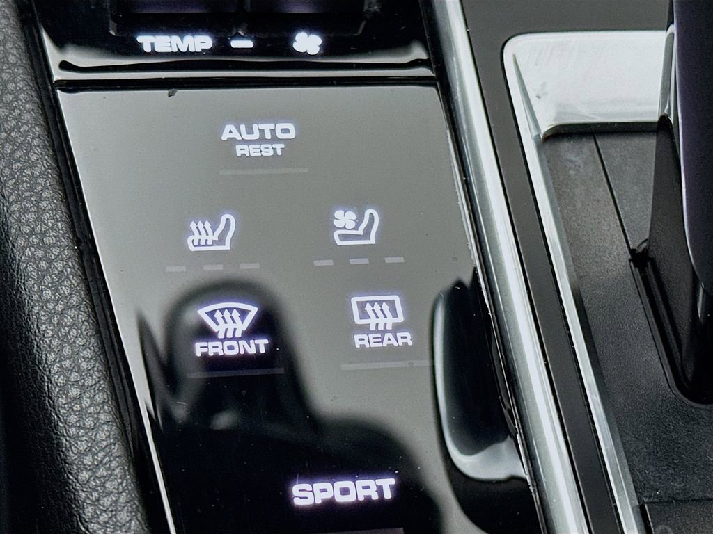 Certified 2022 Porsche Cayenne AWD/4WD image 23