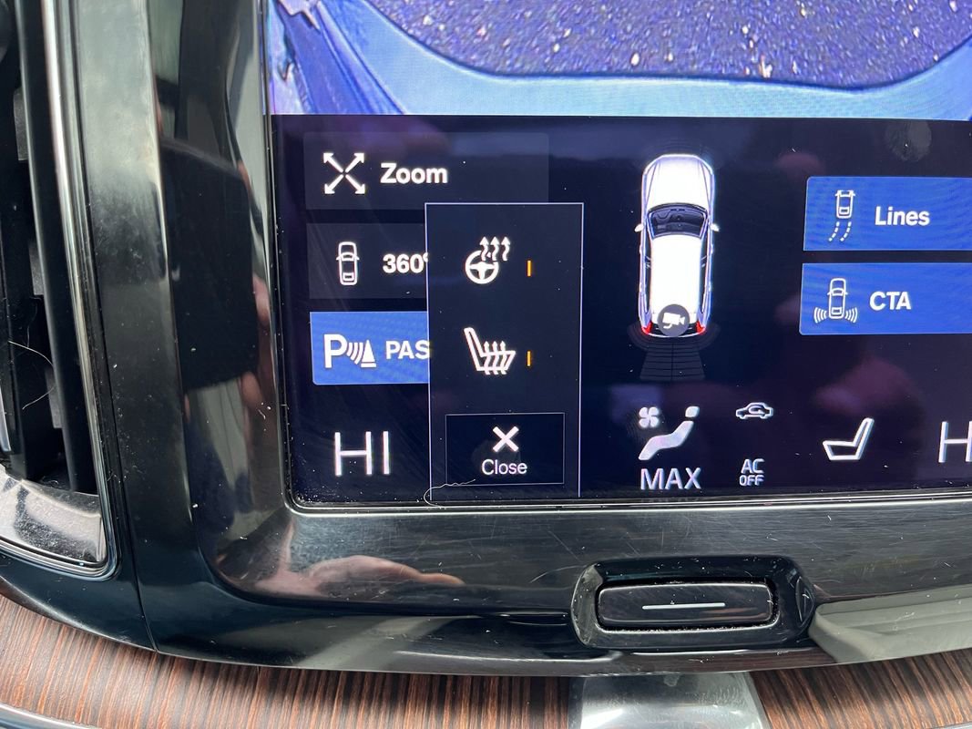 Used 2021 Volvo XC60 T5 Momentum w/ Protection Package AWD/4WD image 11