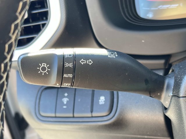 Certified 2025 Hyundai Venue Limited FWD image 37