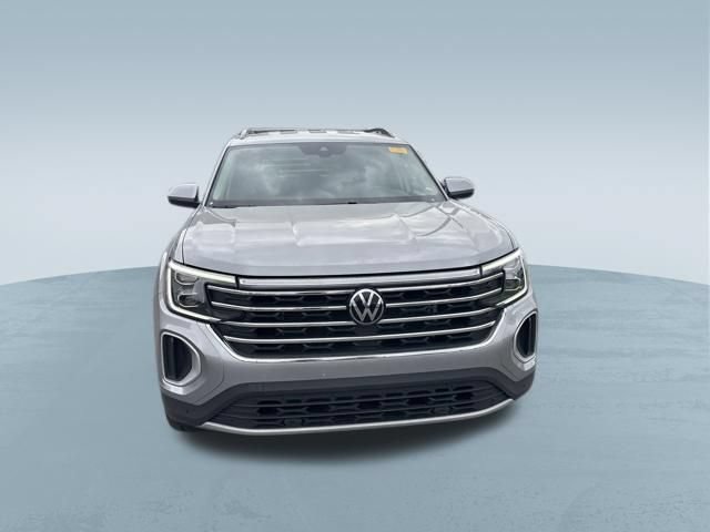 Used 2025 Volkswagen Atlas SE FWD image 2