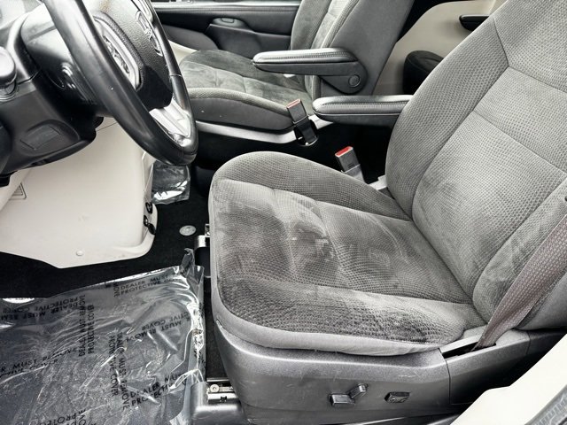 Used 2019 Dodge Grand Caravan SE w/ UConnect Hands-Free Group image 5