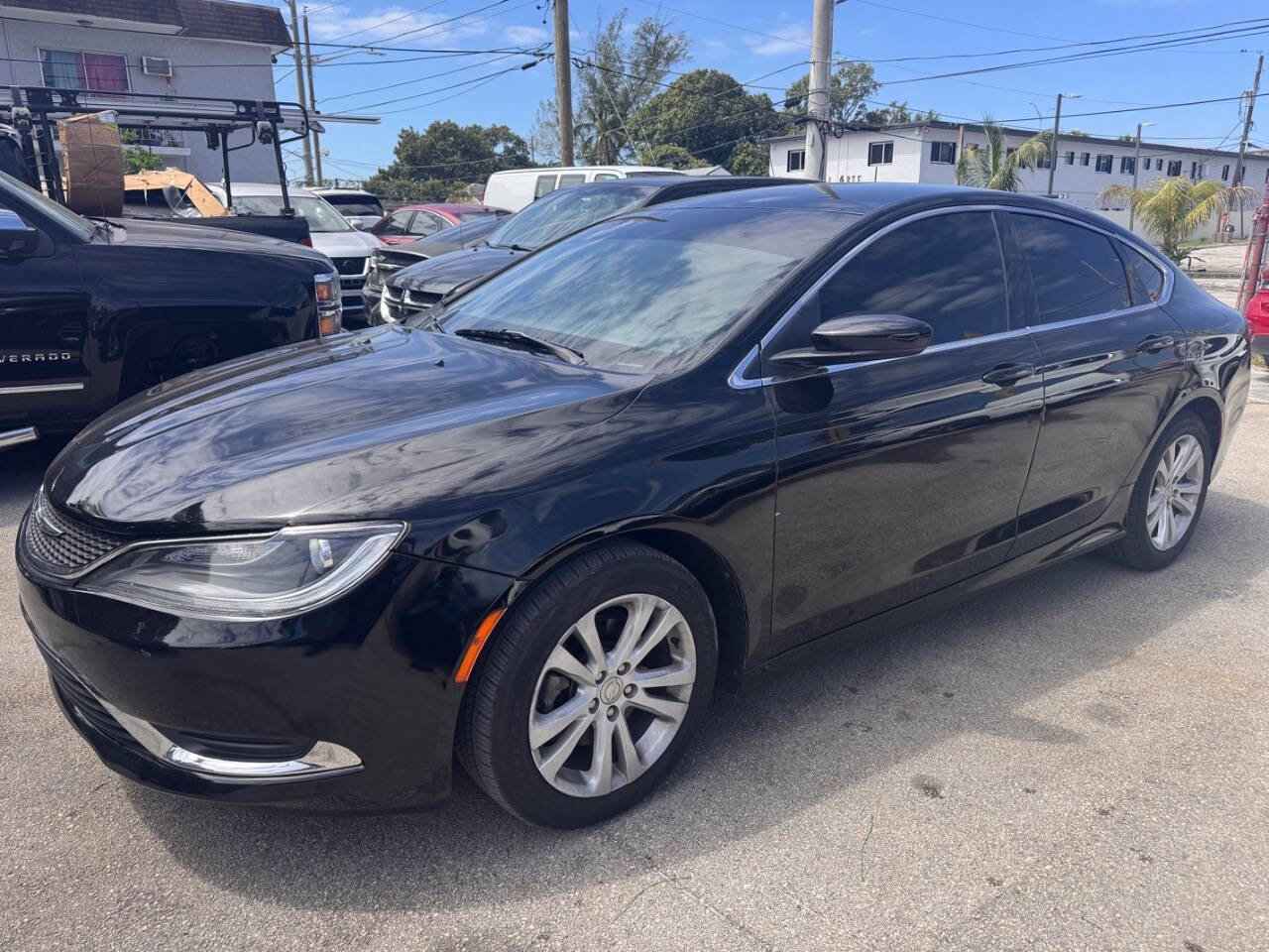 Used 2015 Chrysler 200 Limited w/ Convenience Group FWD image 1