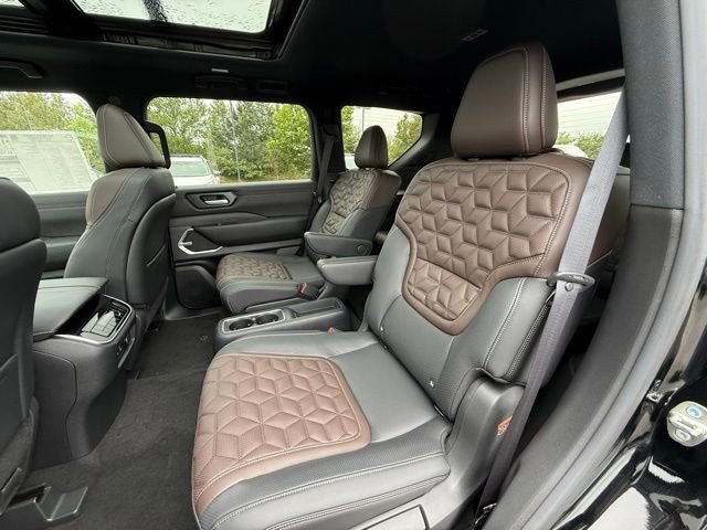 New 2025 Nissan Armada Platinum Reserve image 15