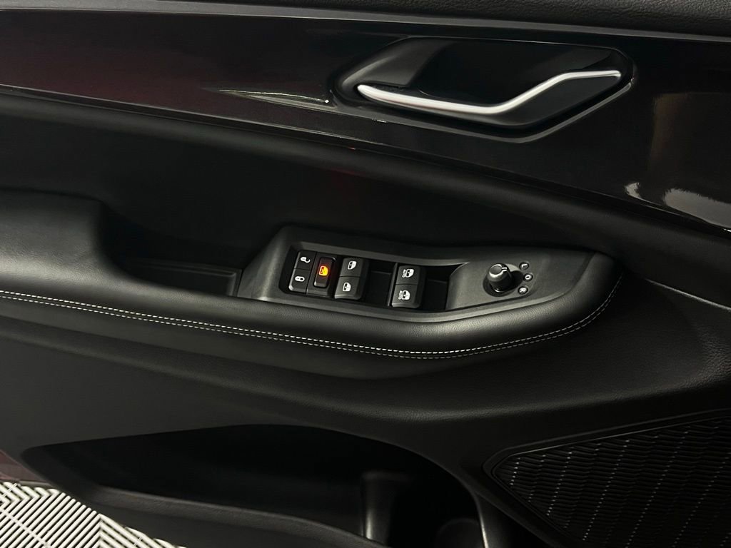 Used 2023 Jeep Grand Cherokee Laredo w/ Luxury Tech Group I image 25