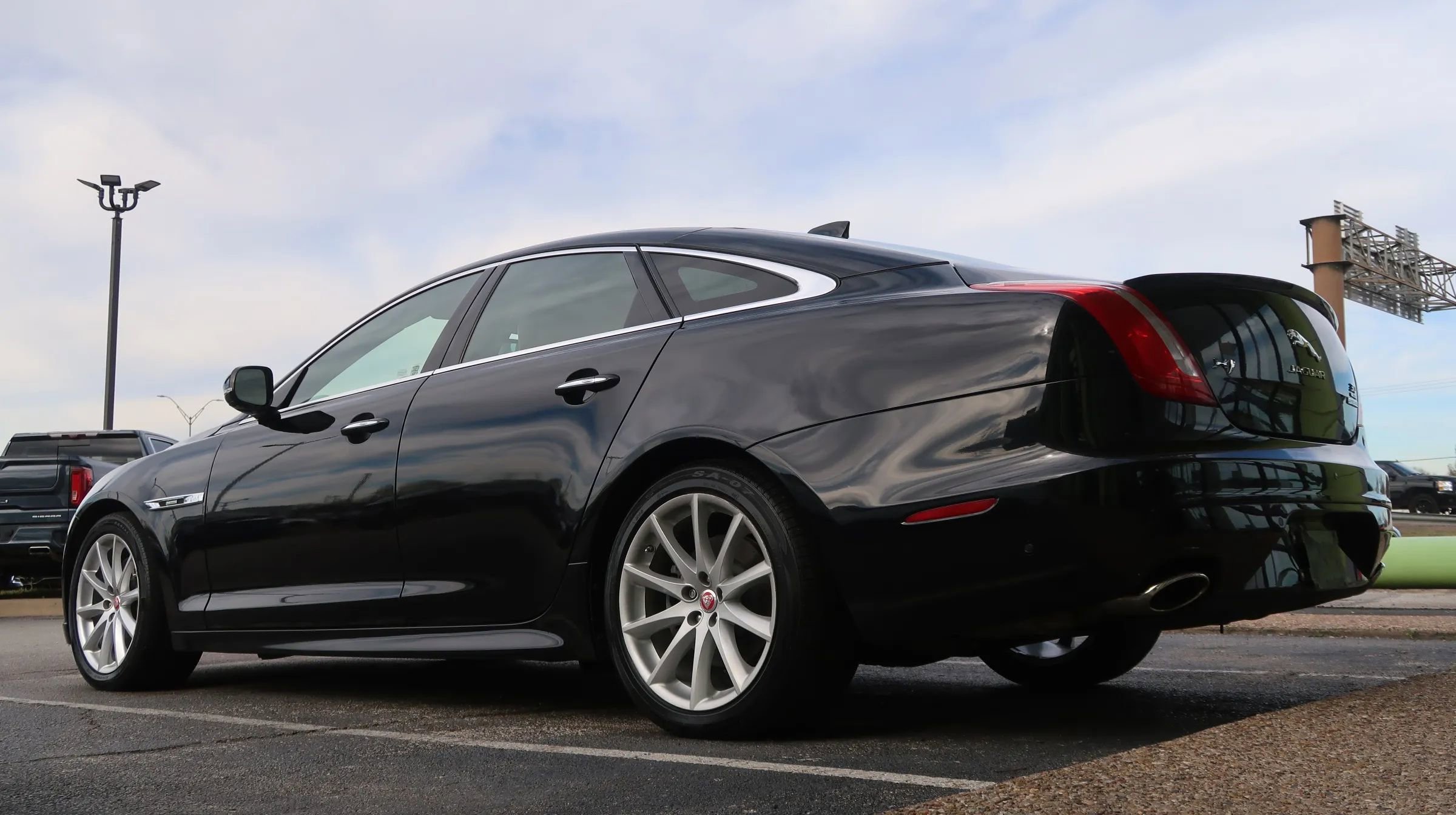 Used 2016 Jaguar XJ R-Sport AWD/4WD image 9