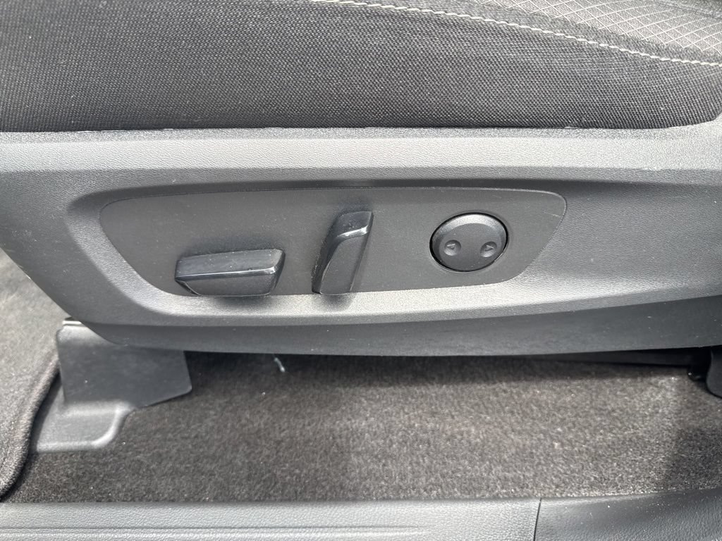Used 2025 Nissan Pathfinder SV FWD image 16