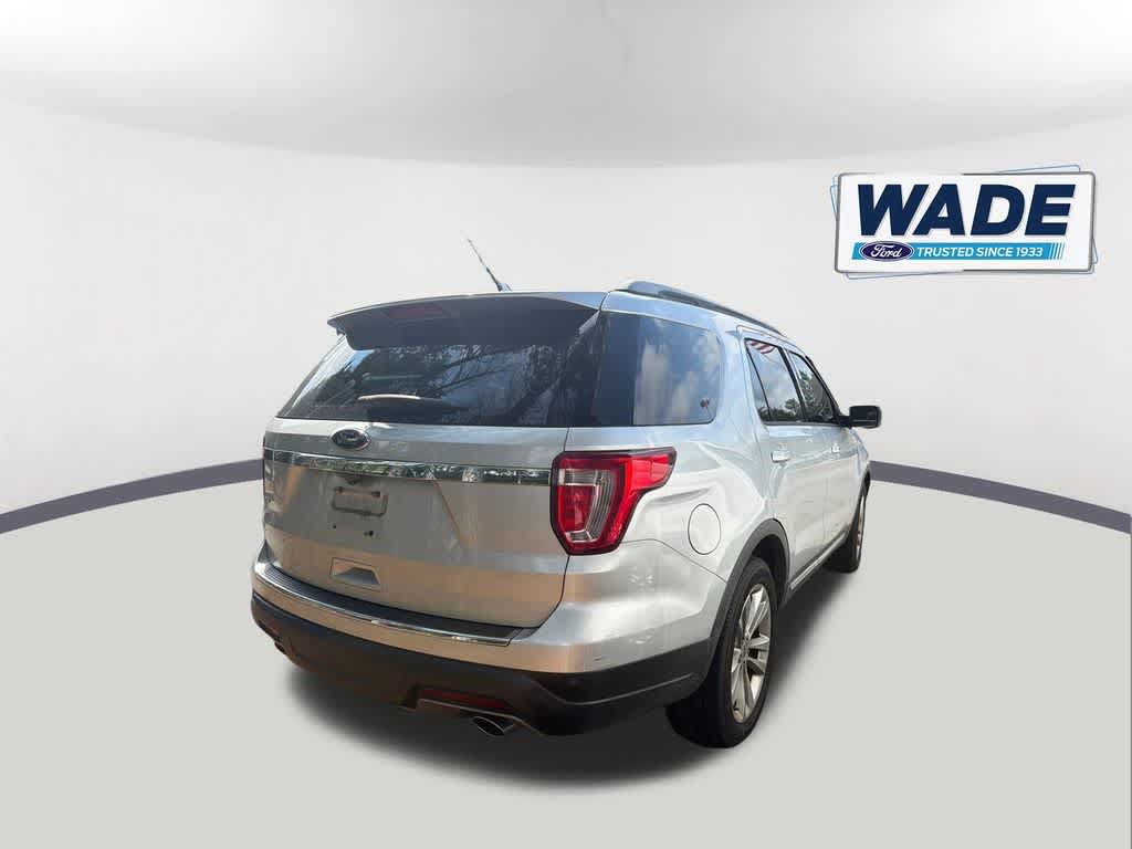 Used 2018 Ford Explorer XLT w/ Equipment Group 202A FWD image 4