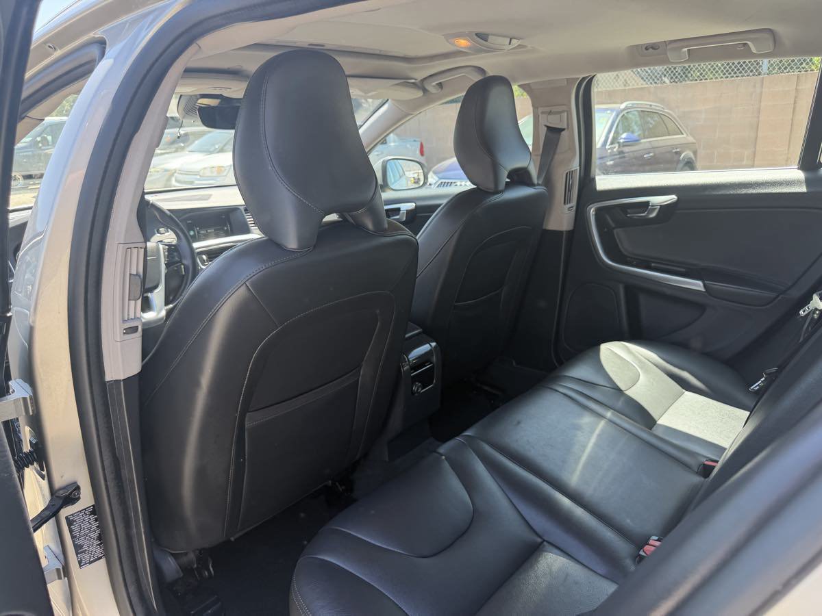 Used 2016 Volvo V60 T5 Platinum FWD image 17