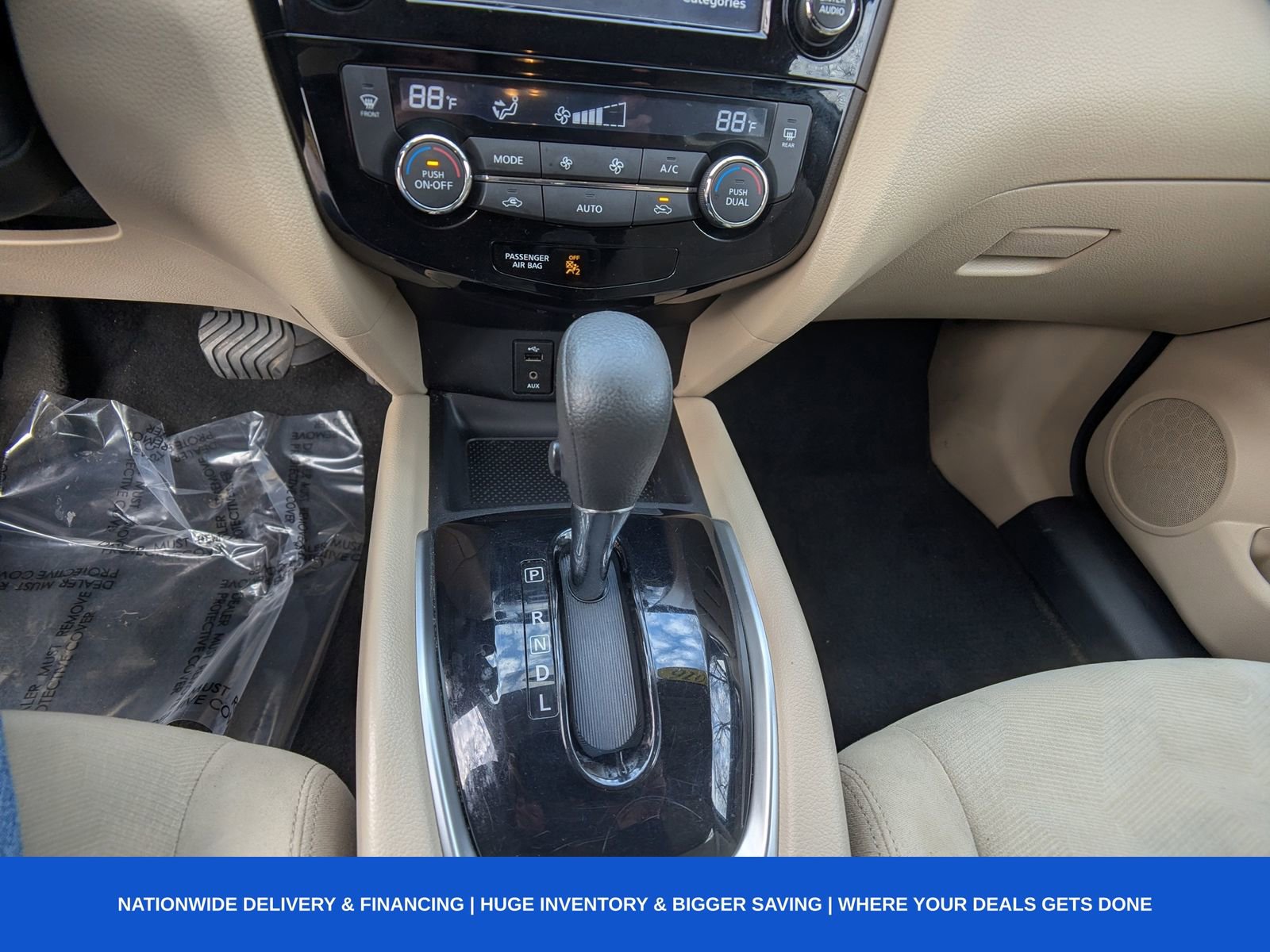 Used 2016 Nissan Rogue SV w/ SV Premium Package image 30