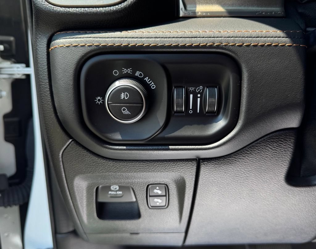 Used 2019 RAM 1500 Limited w/ Body Color Bumper Group AWD/4WD image 27