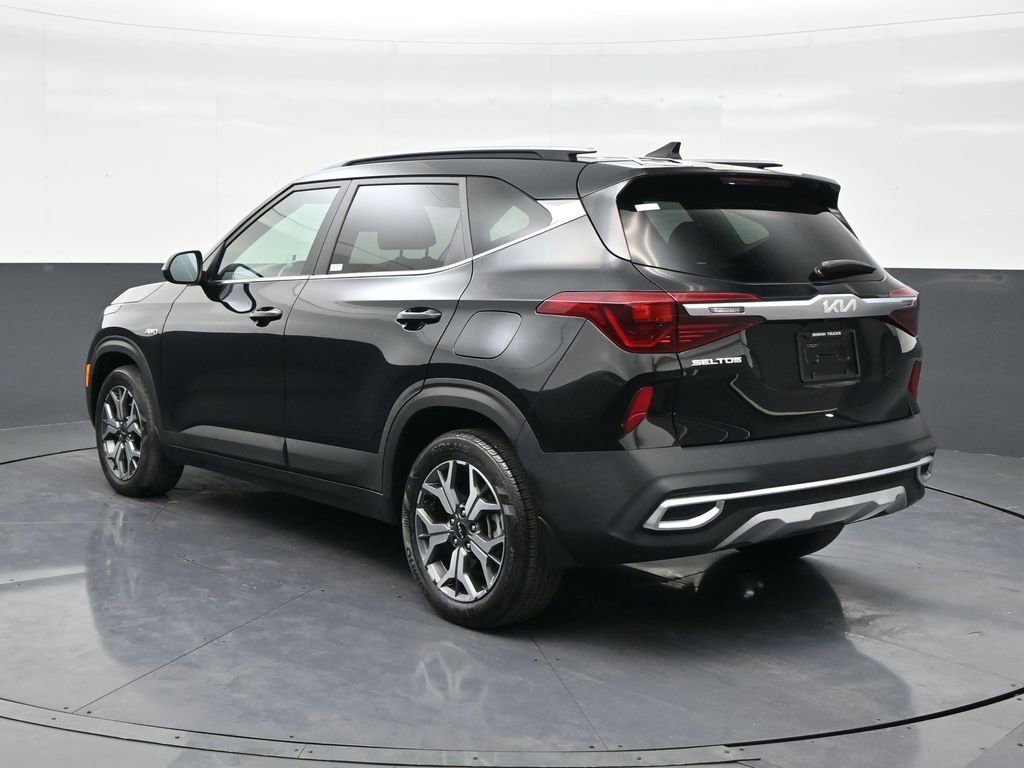 Used 2023 Kia Seltos EX image 3