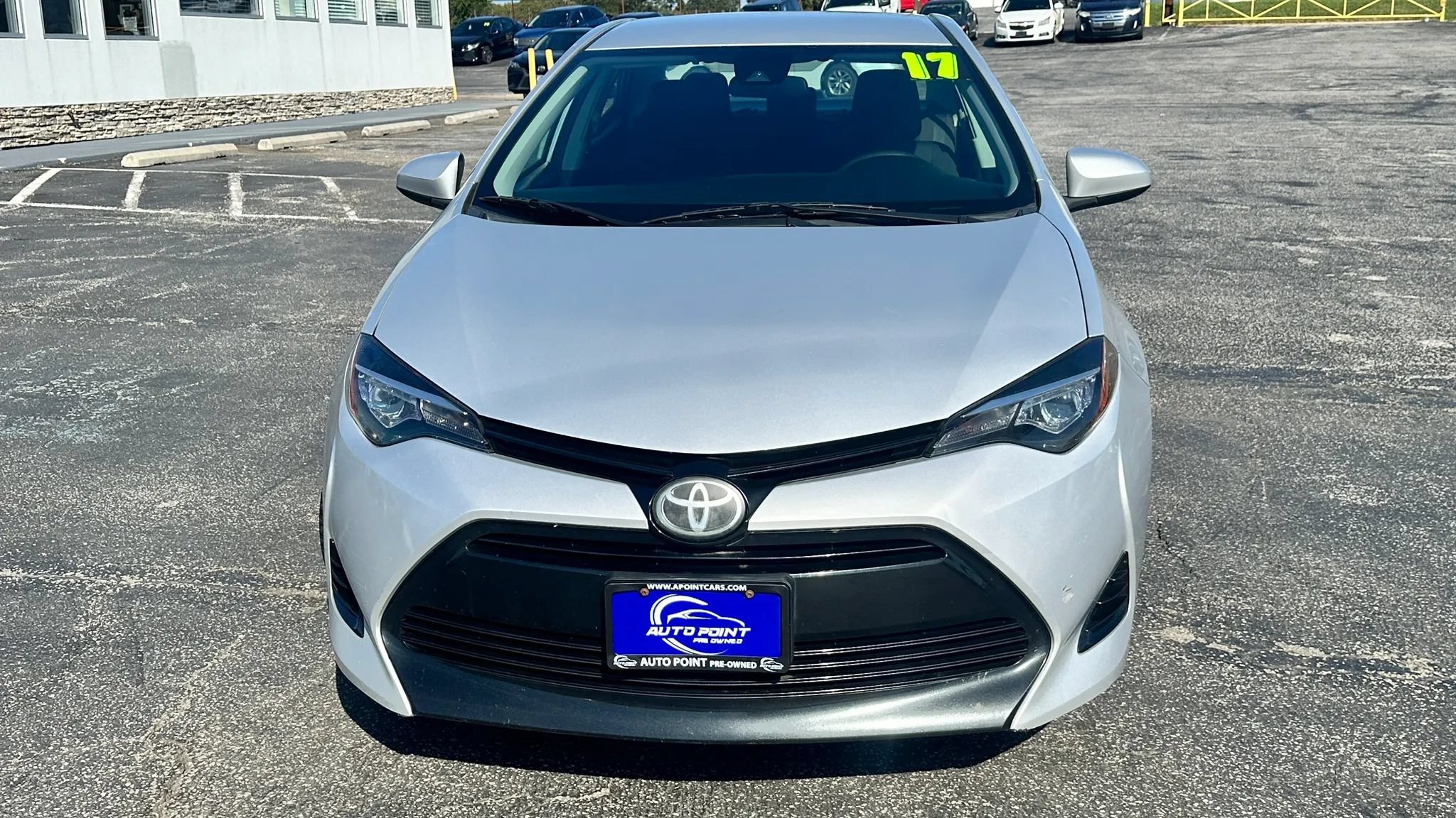 Used 2017 Toyota Corolla LE w/ Carpet Mat Package (TMS) FWD image 2