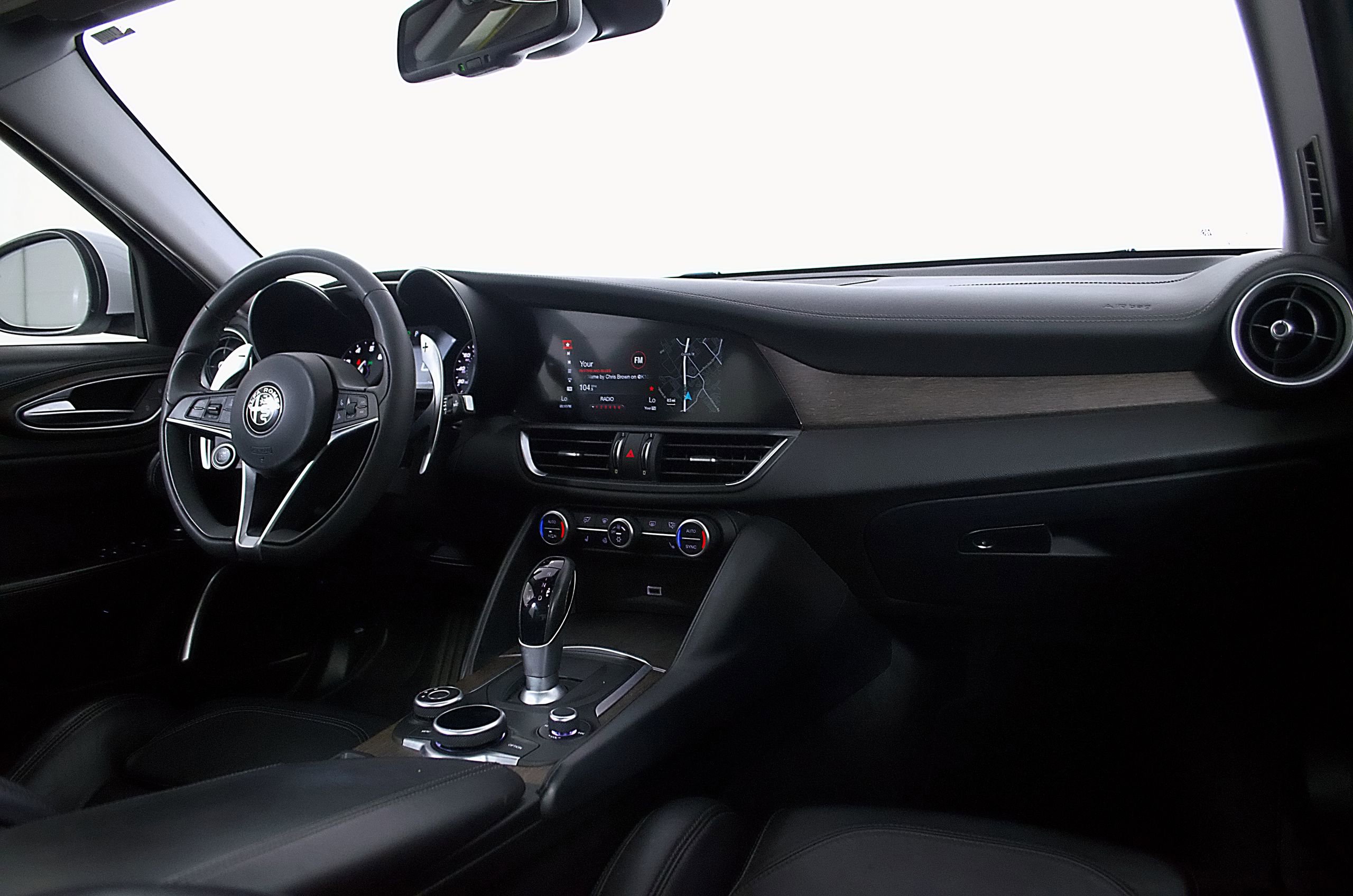 Used 2017 Alfa Romeo Giulia Ti w/ TI 19" Sport Package RWD image 25