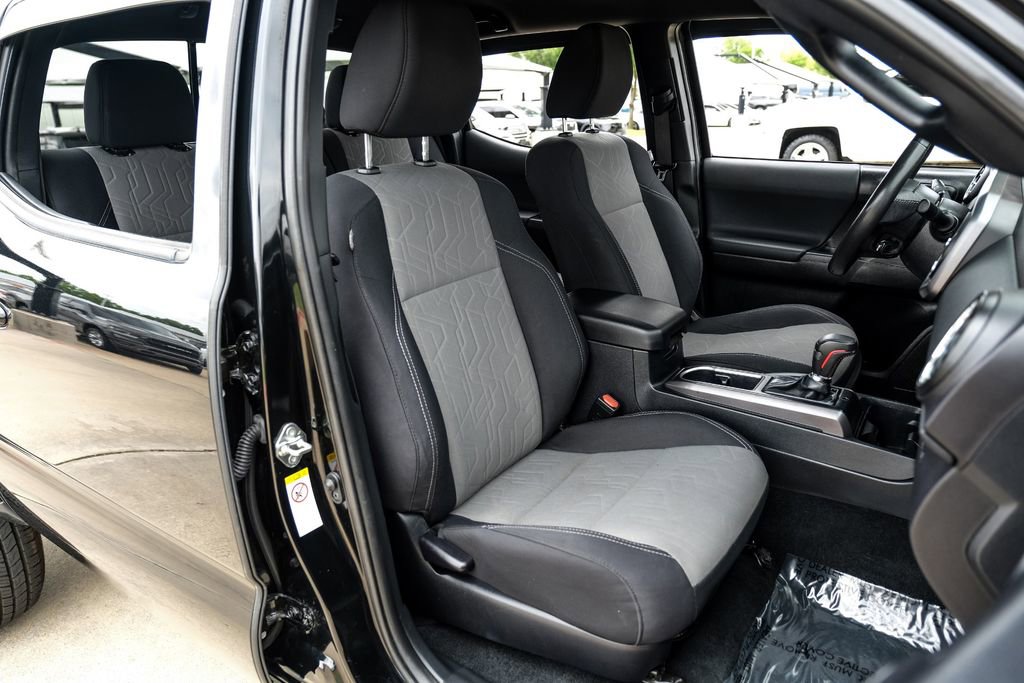 Used 2020 Toyota Tacoma TRD Off-Road AWD/4WD image 36