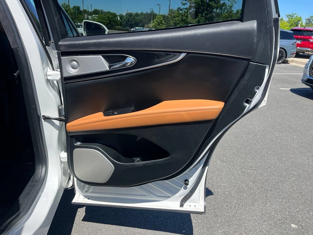 Certified 2022 Lincoln Nautilus Black Label AWD/4WD image 21