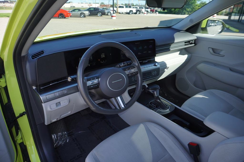 Used 2025 Hyundai Kona SEL FWD image 25