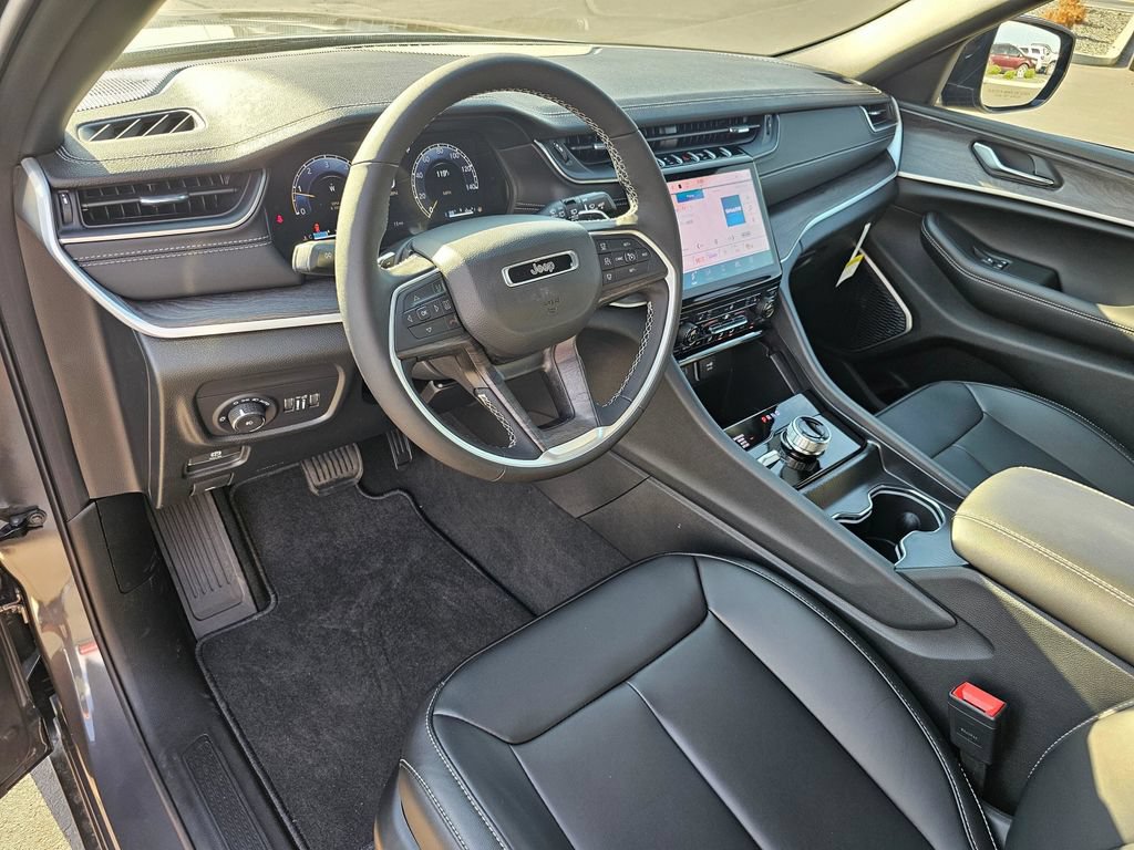 New 2025 Jeep Grand Cherokee L Limited w/ Black Appearance Package AWD/4WD video 2