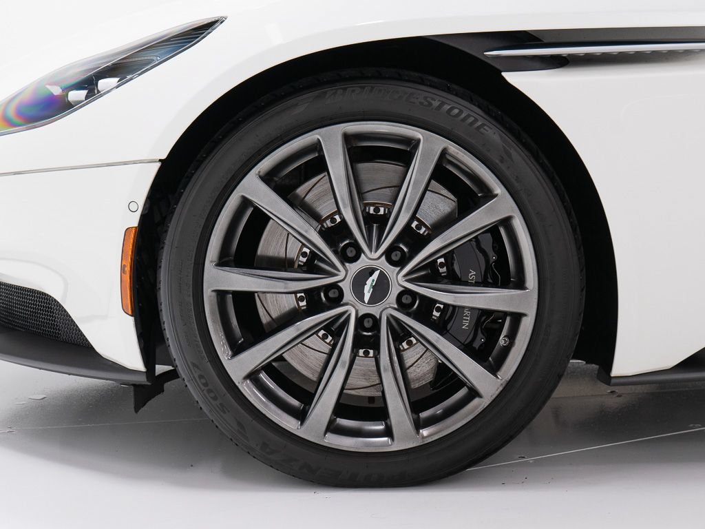 Used 2021 Aston Martin DB11 Volante RWD image 46