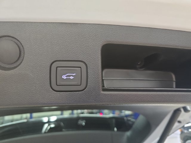 New 2026 Chevrolet Equinox RS w/ Convenience Package III FWD image 16