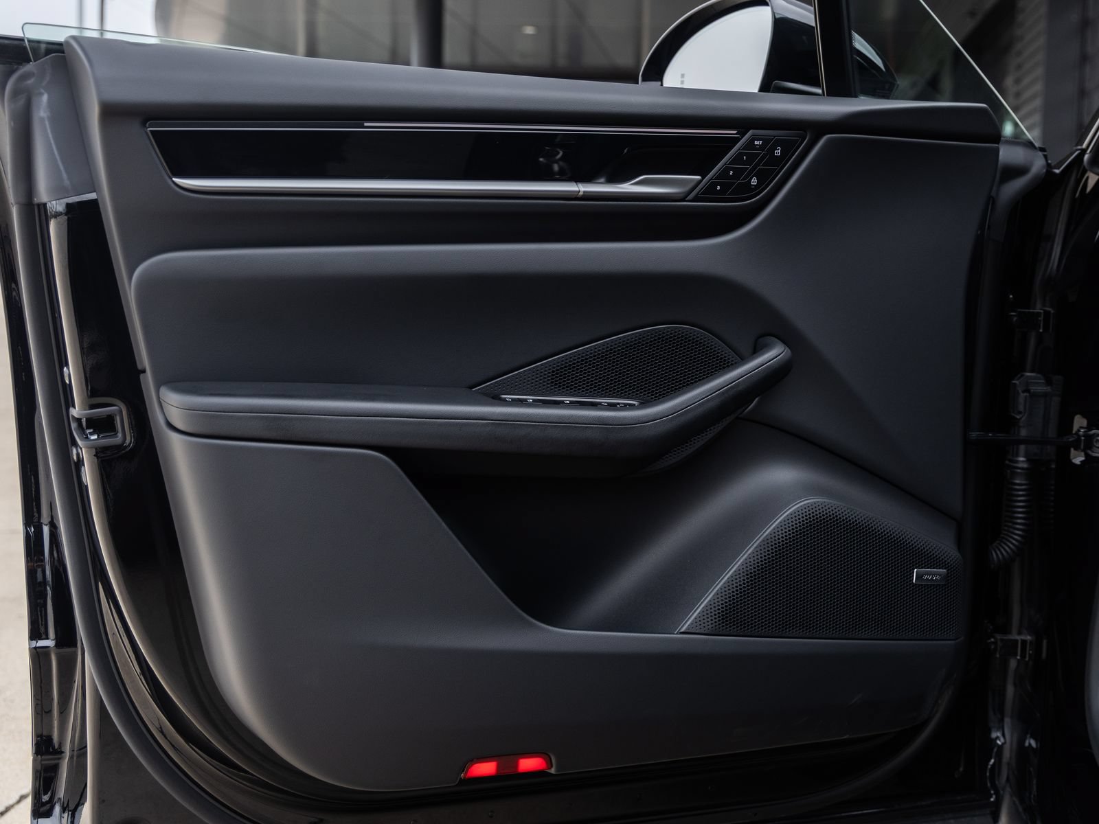 Certified 2025 Porsche Macan Electric RWD image 21
