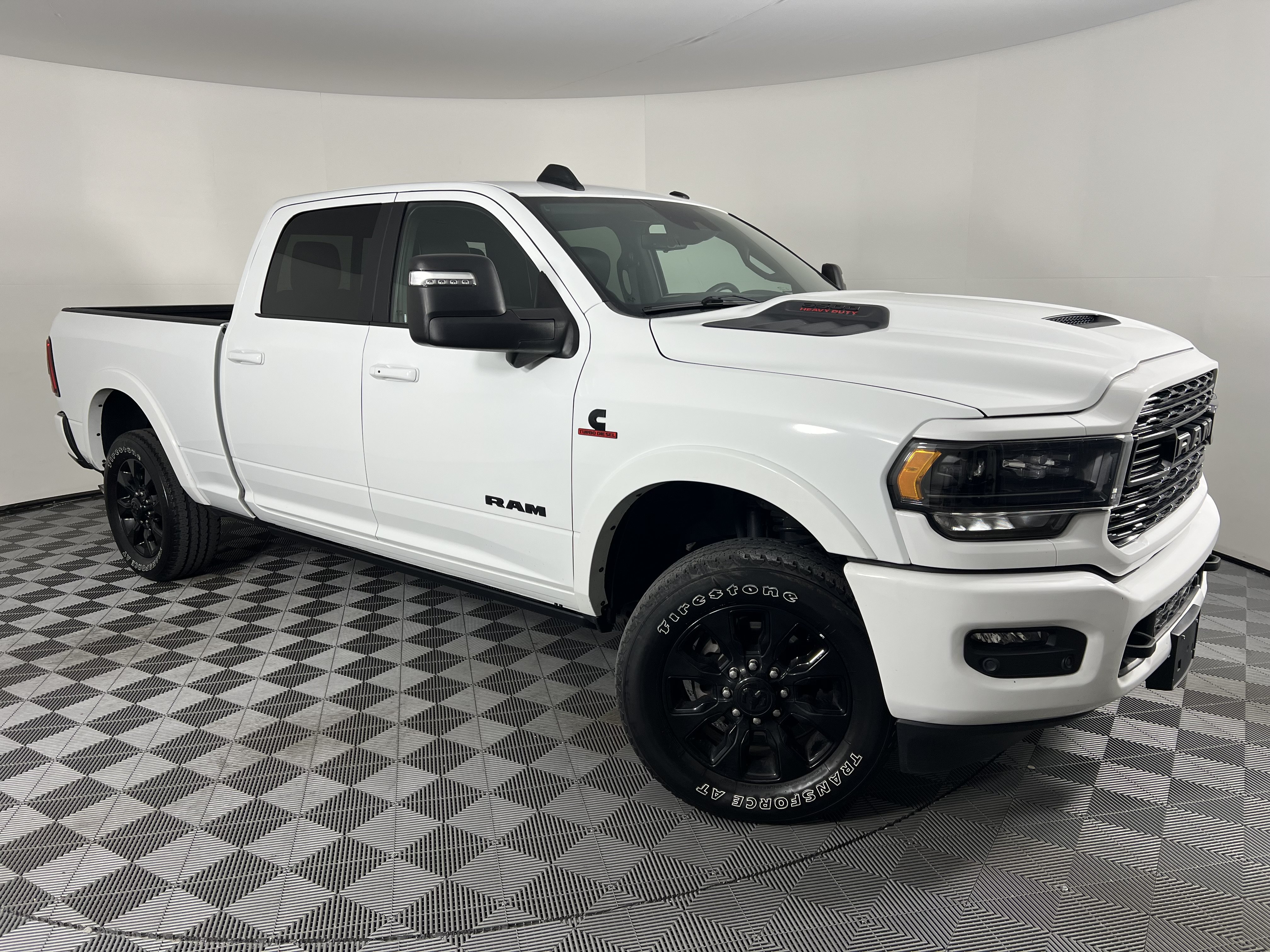 Used 2023 RAM 3500 Limited AWD/4WD image 2