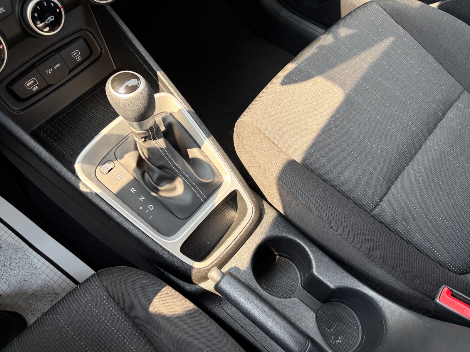 Certified 2025 Hyundai Venue SE FWD image 15