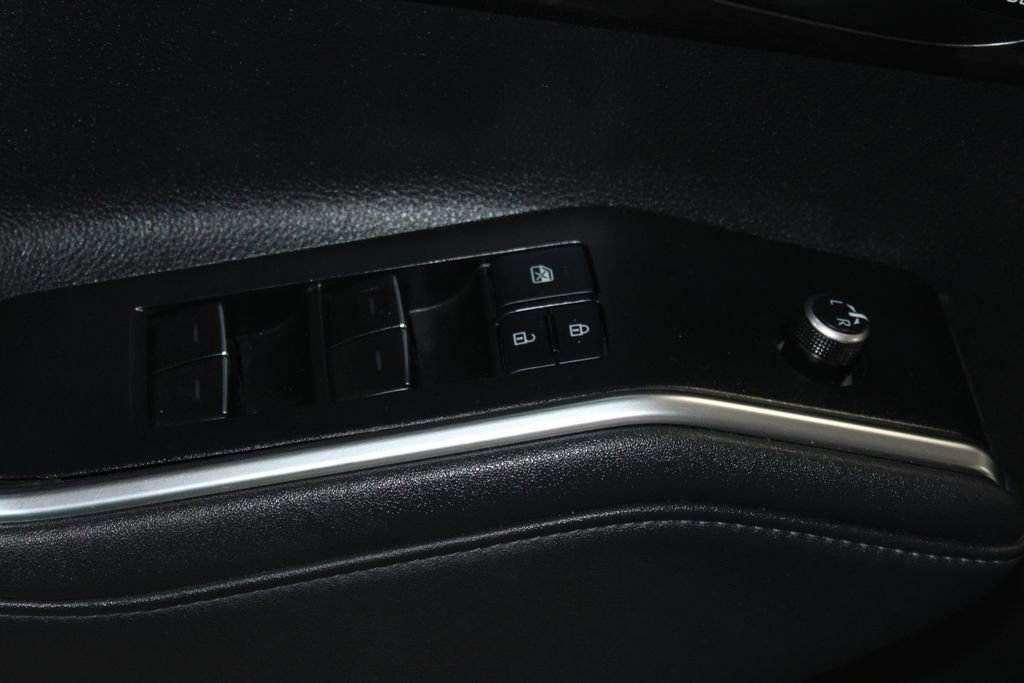 Used 2021 Toyota Highlander Limited AWD/4WD image 9