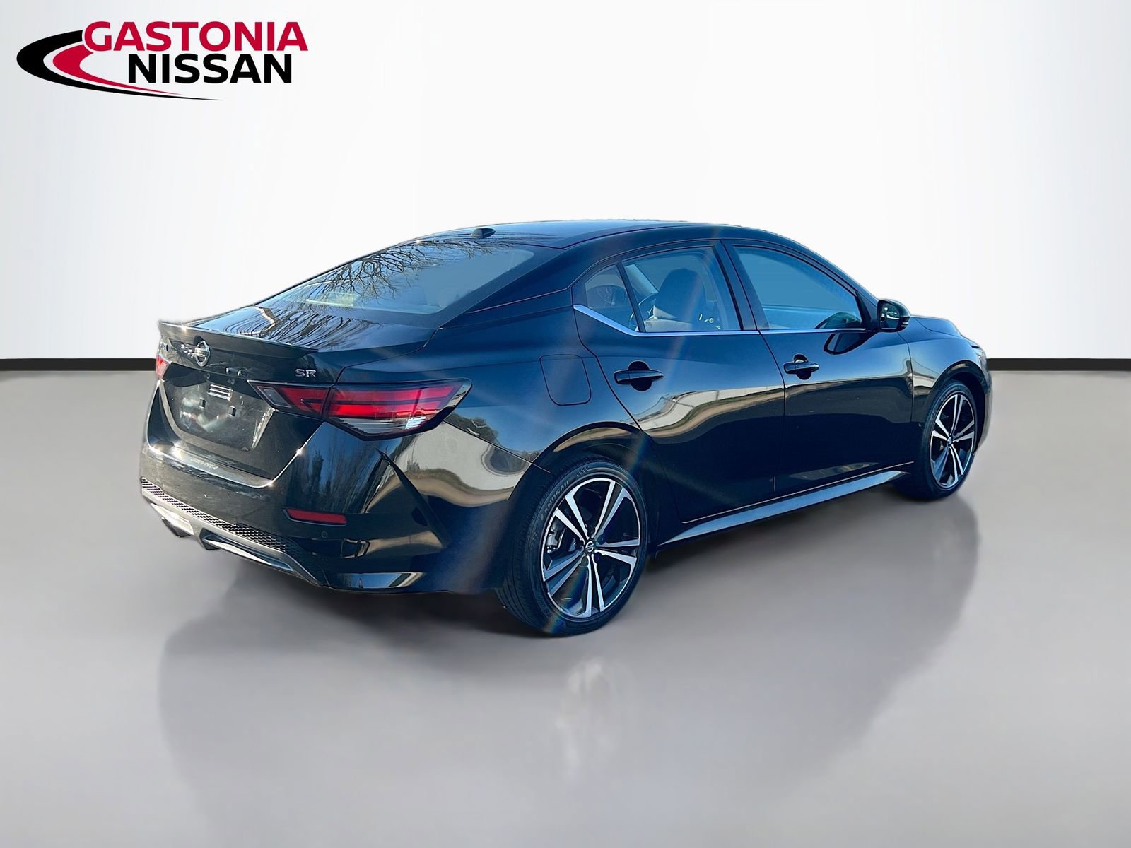 Used 2022 Nissan Sentra SR w/ Trunk Package image 9