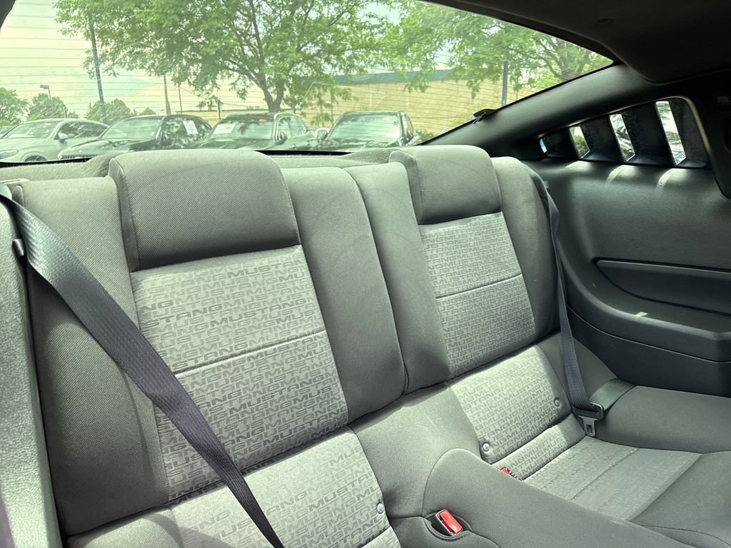 Used 2005 Ford Mustang Coupe RWD image 25