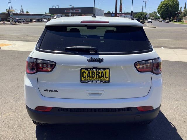 New 2025 Jeep Compass Latitude w/ Sun & Sound Group AWD/4WD image 27