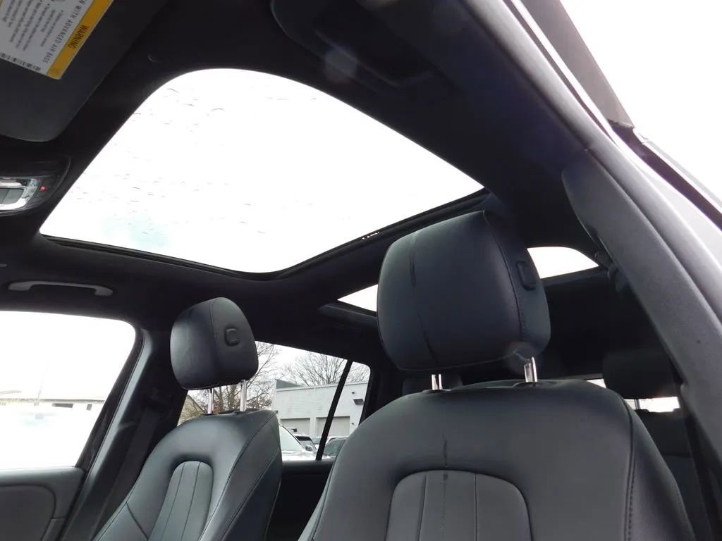 Used 2022 Mercedes-Benz EQB 350 4MATIC image 16