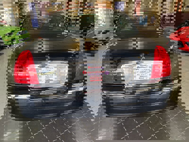Used 2009 Lincoln Town Car Signature Limited image 7