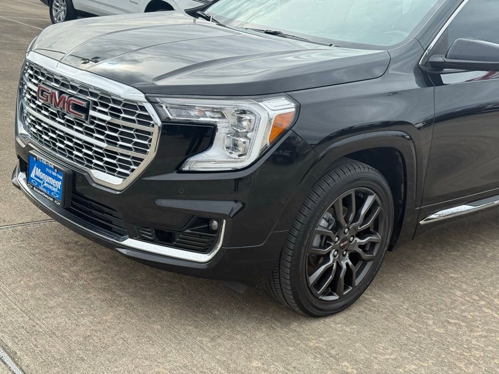 Used 2022 GMC Terrain Denali w/ Black Diamond Edition image 2