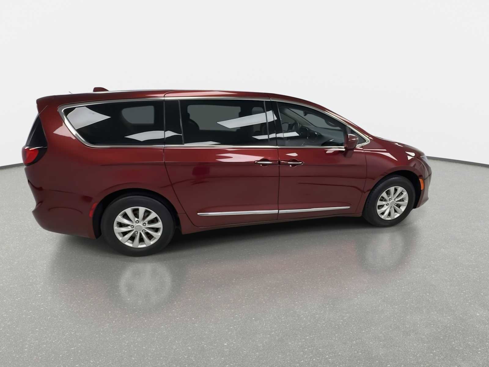 Used 2019 Chrysler Pacifica Touring Plus FWD image 9